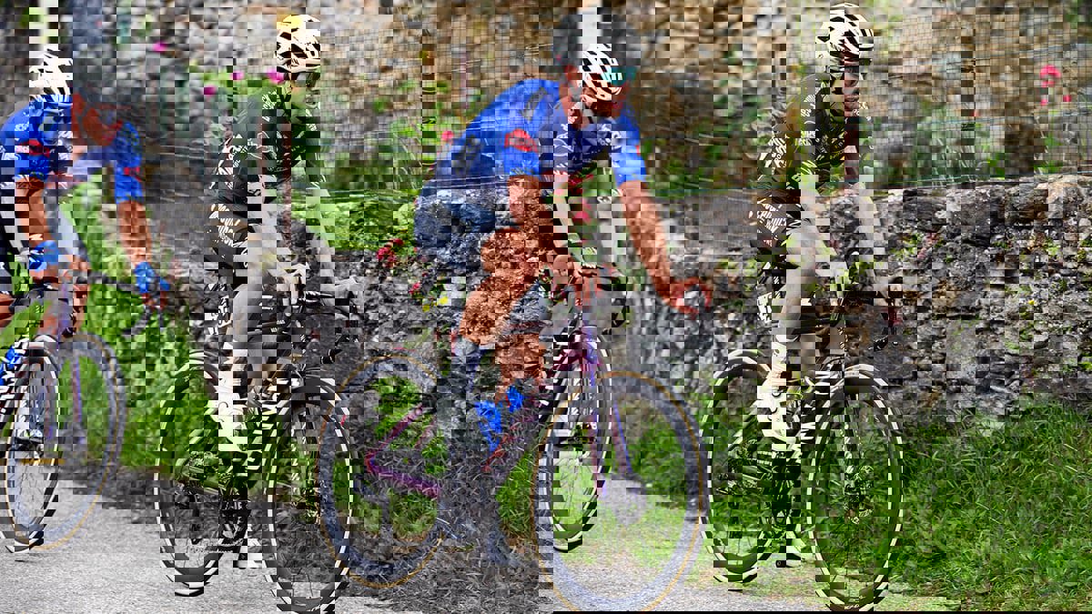 إيقاف متسابق الدراجات الأسترالي ستانارد 4 سنوات