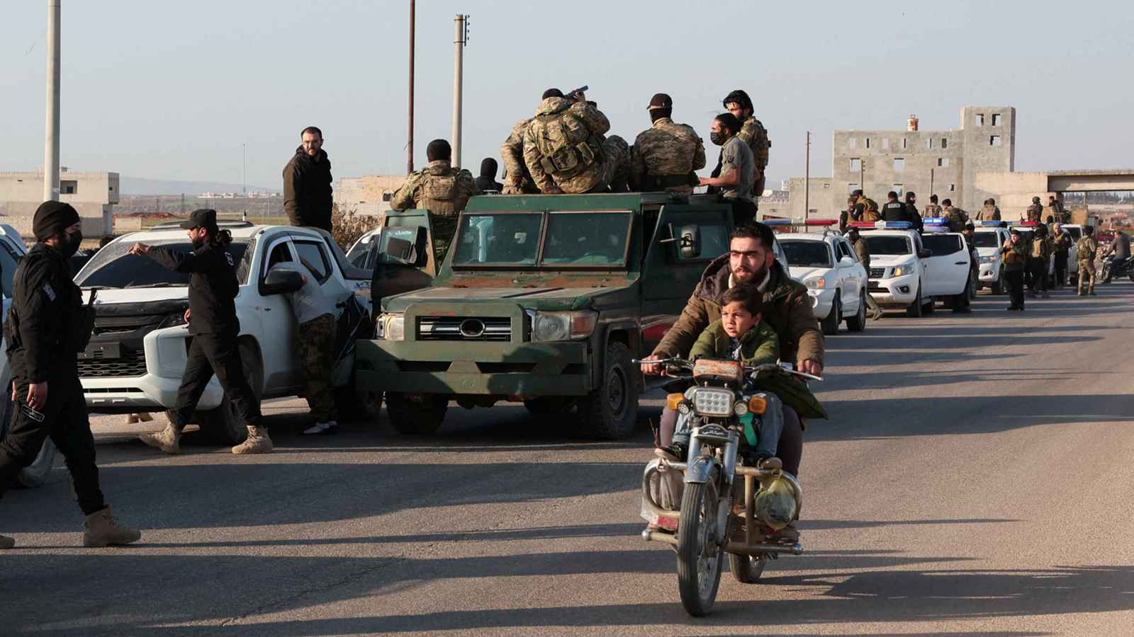 اشتباكات في بانياس والأمن يلاحق "فلول الأسد"