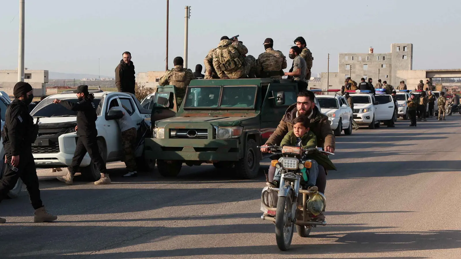 اشتباكات في بانياس والأمن يلاحق "فلول الأسد"