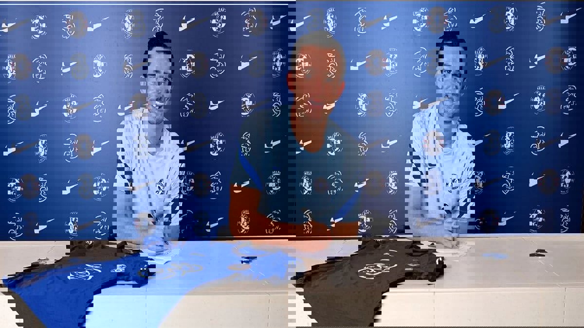 تشيلسي يعلن تعاقده مع بن تشيلويل مدافع ليستر سيتي