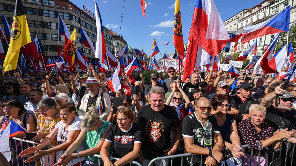 آلاف التشيك يتظاهرون ضد حكومتهم