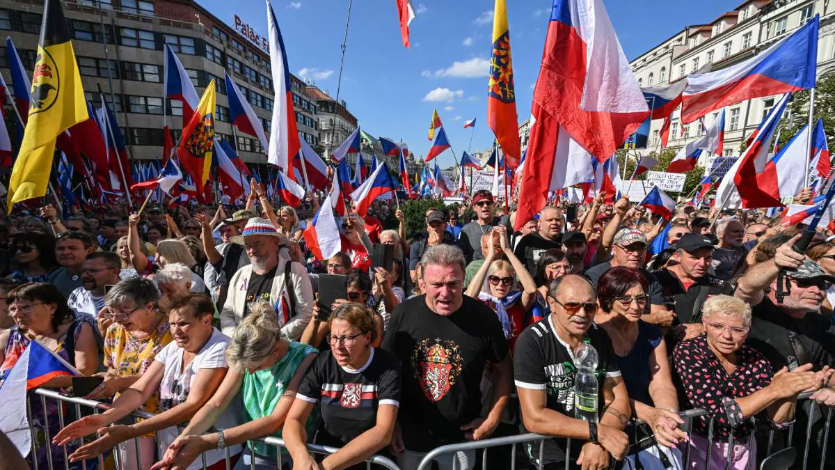 آلاف التشيك يتظاهرون ضد حكومتهم