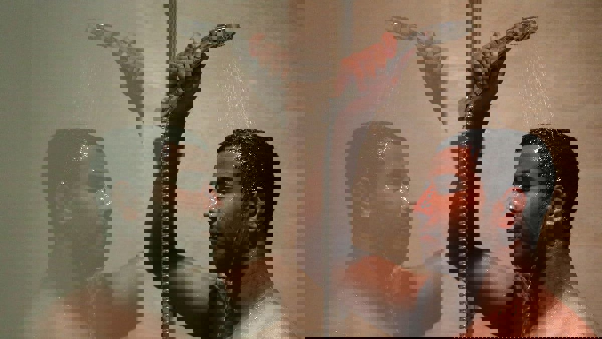 تحذير من خطورة الاستحمام اليومي على الجسم