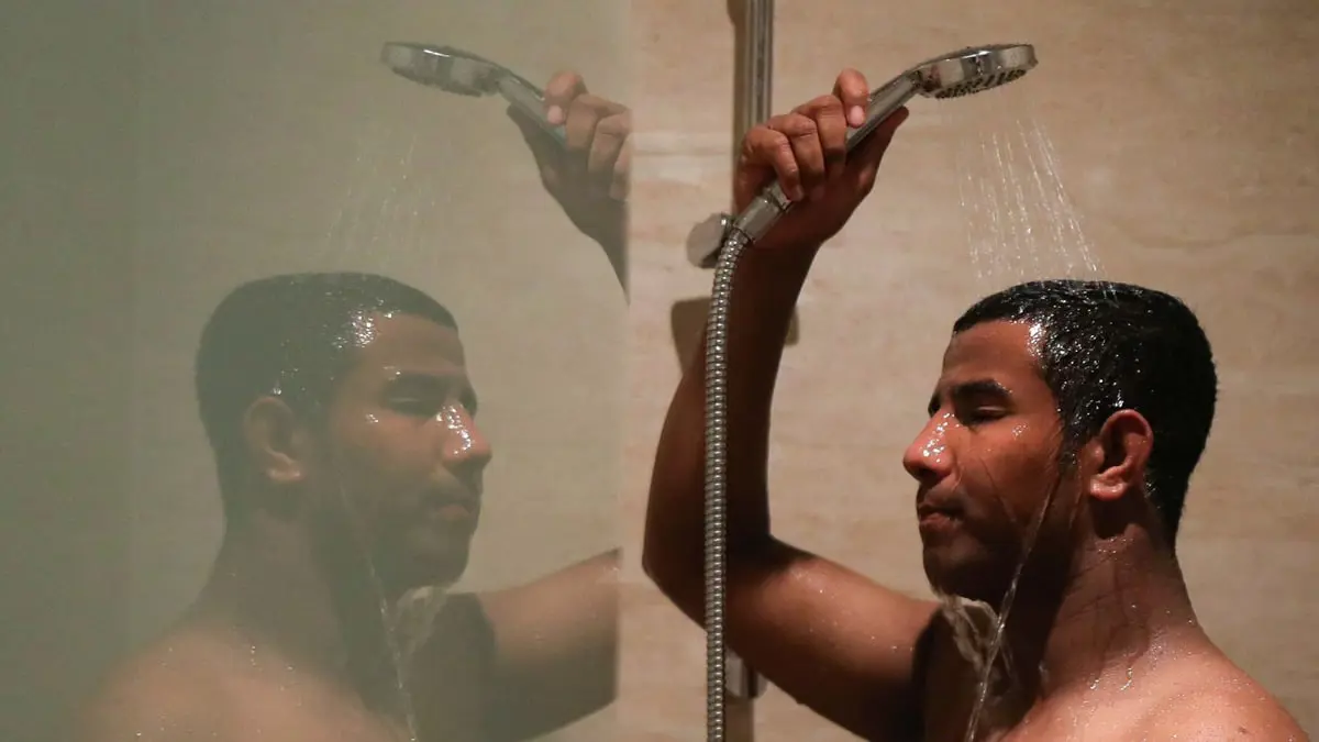 تحذير من خطورة الاستحمام اليومي على الجسم