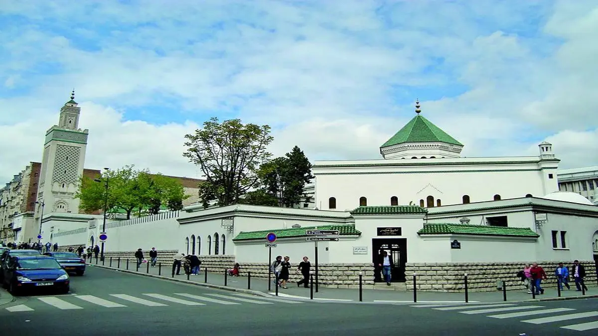 رغم  إعادة نشرها رسومًا مسيئة للنبي محمد.. عميد مسجد باريس الكبير يساند "شارلي إيبدو"