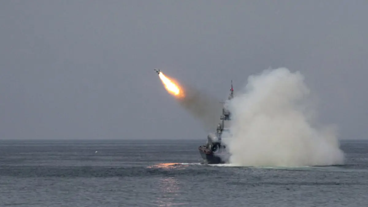 الناتو: روسيا استنفدت نسبة كبيرة من ذخيرتها دقيقة التوجيه
