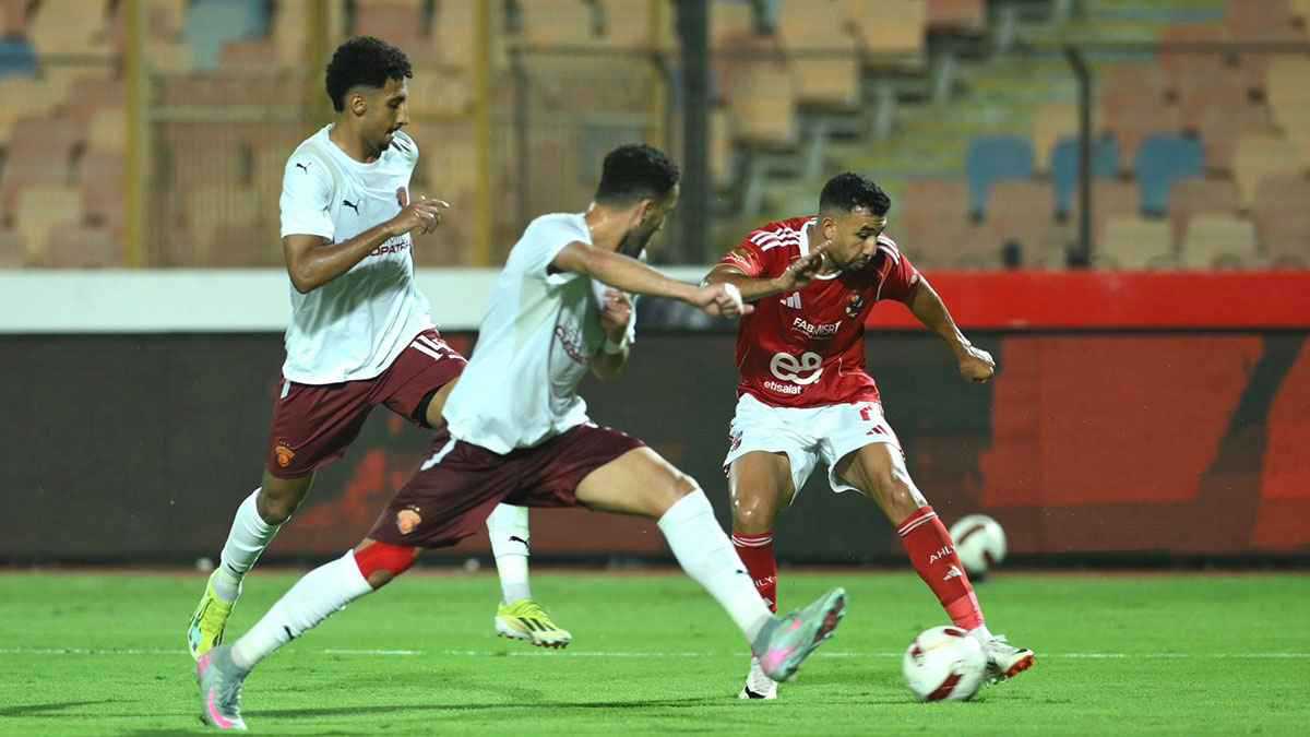 الموعد والقنوات الناقلة لمباراة الأهلي وسيراميكا في السوبر المصري