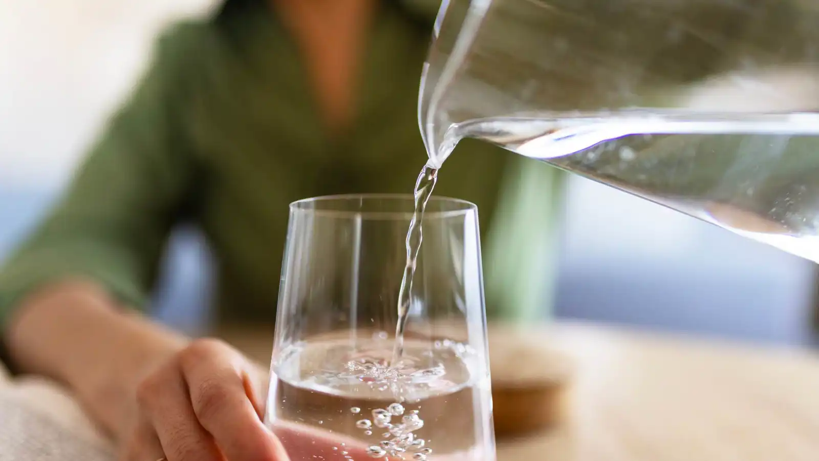 ما علاقة الجفاف بهرمون التوتر وكيف يؤثر على القلب والدماغ؟