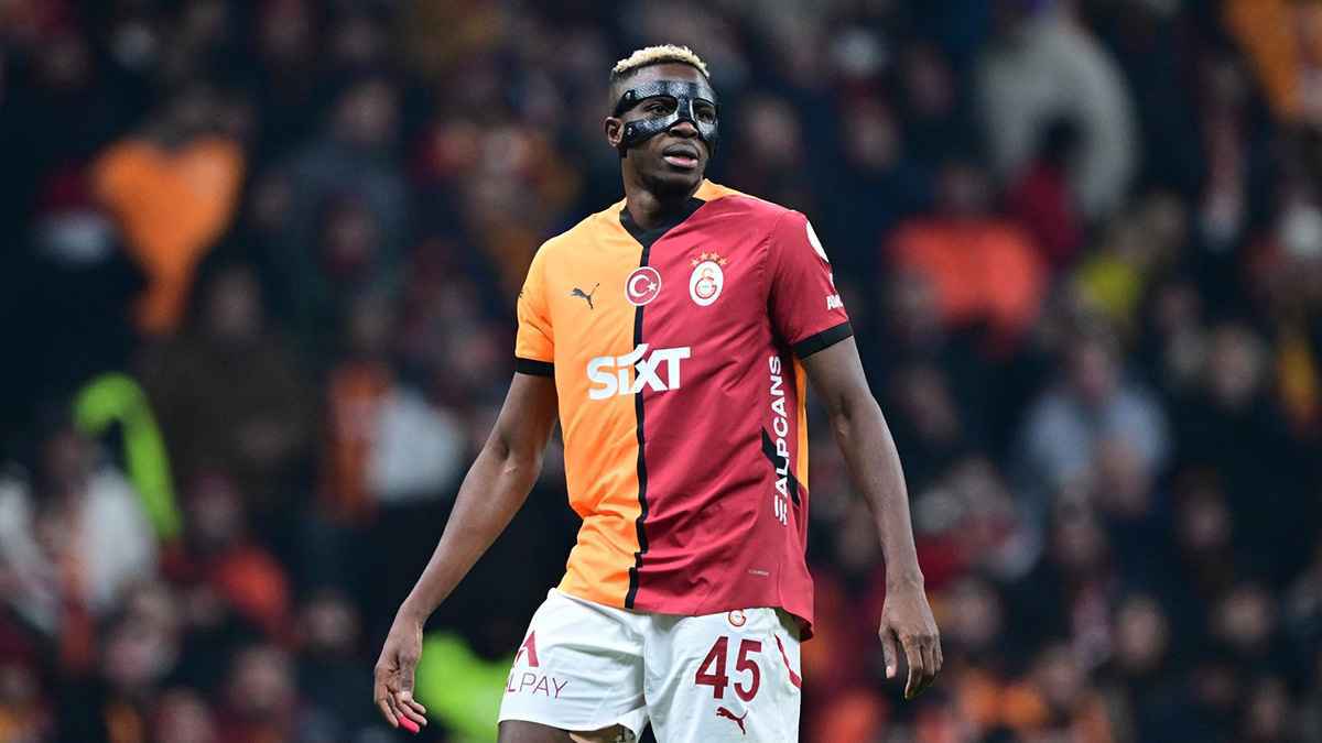 غير رأيه في 24 ساعة.. كيف تلاعب أوسيمين بنادي الهلال؟