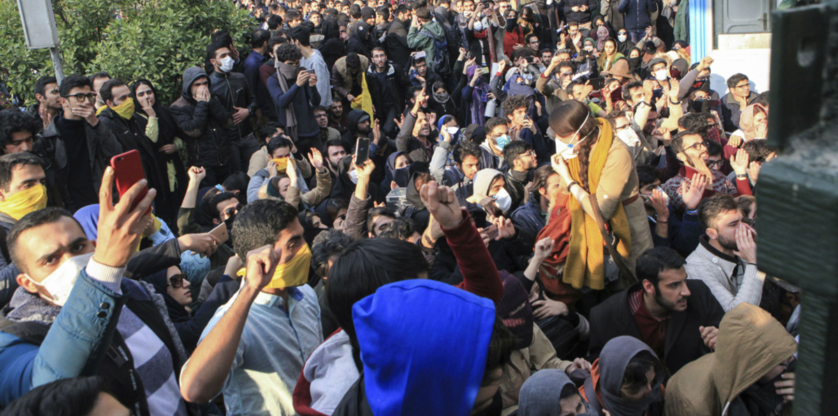 فيديو يثبت إطلاق الأمن الإيراني النار على المتظاهرين