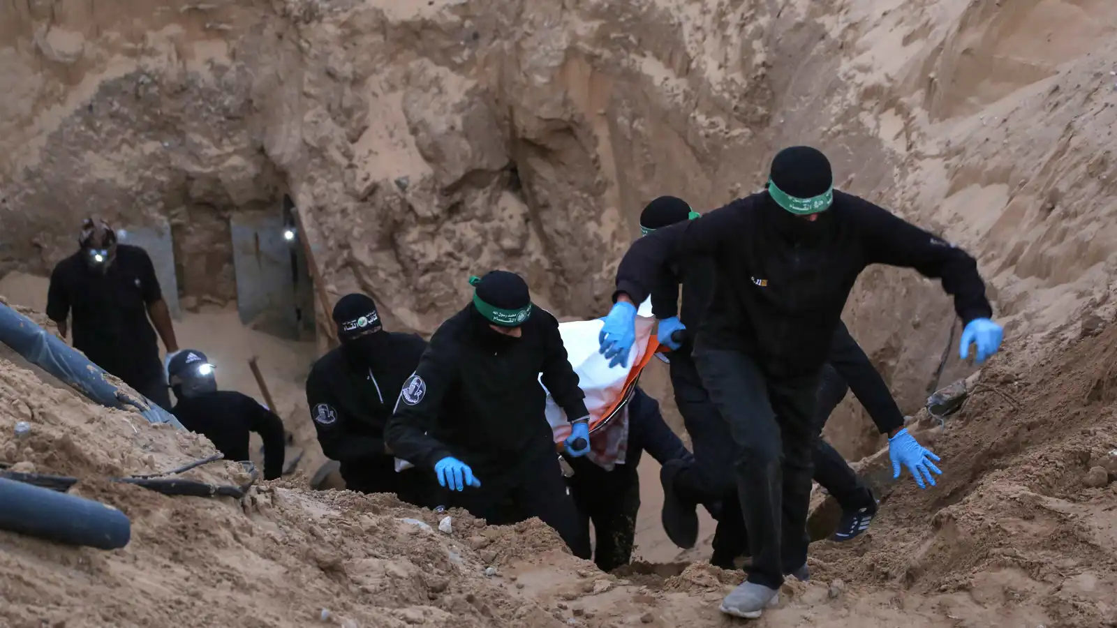 بينهم مسؤول عسكري بارز.. انتشال جثث 3 إسرائيليين من غزة