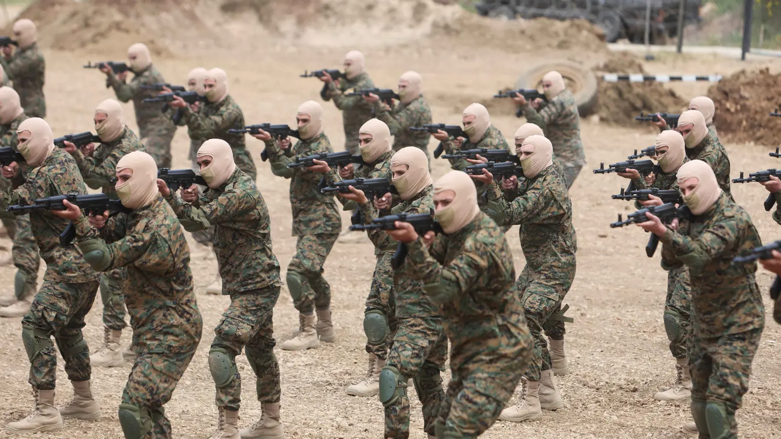 خاص- عواقب "غامضة".. هل ينقلب الفراغ السياسي في لبنان ضد حزب الله؟