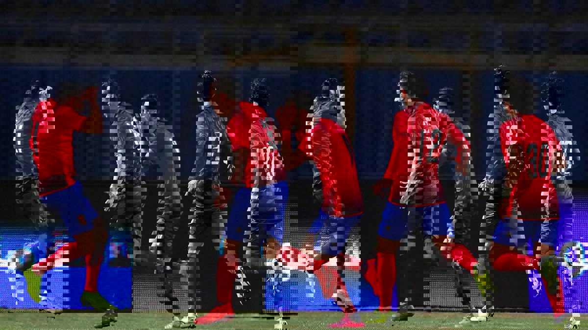 الأهلي المصري يعلن تخفيض عقود لاعبيه.. وعبدالحفيظ يوضح حقيقة تجميد أحمد فتحي وينتقد تقليص الأجانب‎ (فيديو)