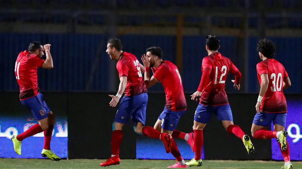 الأهلي المصري يعلن تخفيض عقود لاعبيه.. وعبدالحفيظ يوضح حقيقة تجميد أحمد فتحي وينتقد تقليص الأجانب‎ (فيديو)