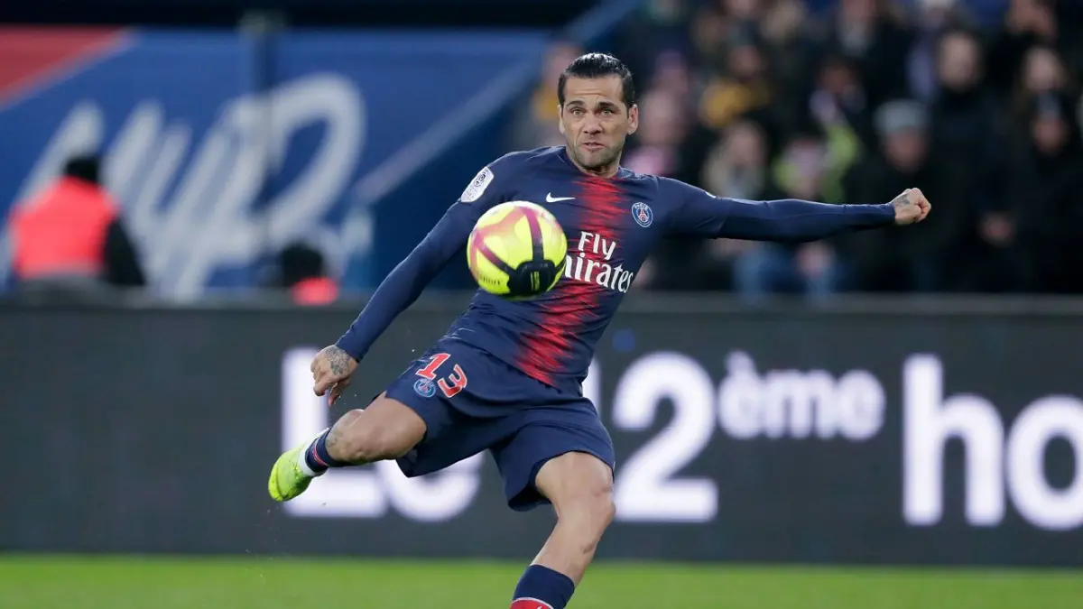 داني ألفيس: باريس سان جيرمان يجب أن يستمع إلى نصائحي للفوز بدوري أبطال أوروبا