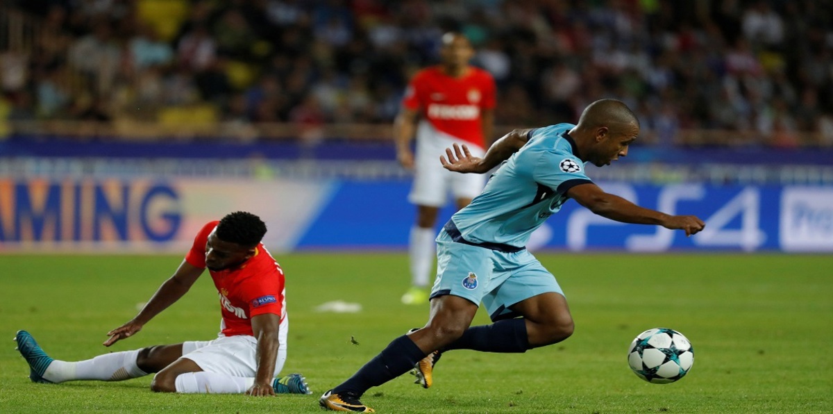 دوري أبطال أوروبا.. ياسين براهيمي يراوغ مدافع موناكو بطريقة "مهينة" (فيديو)