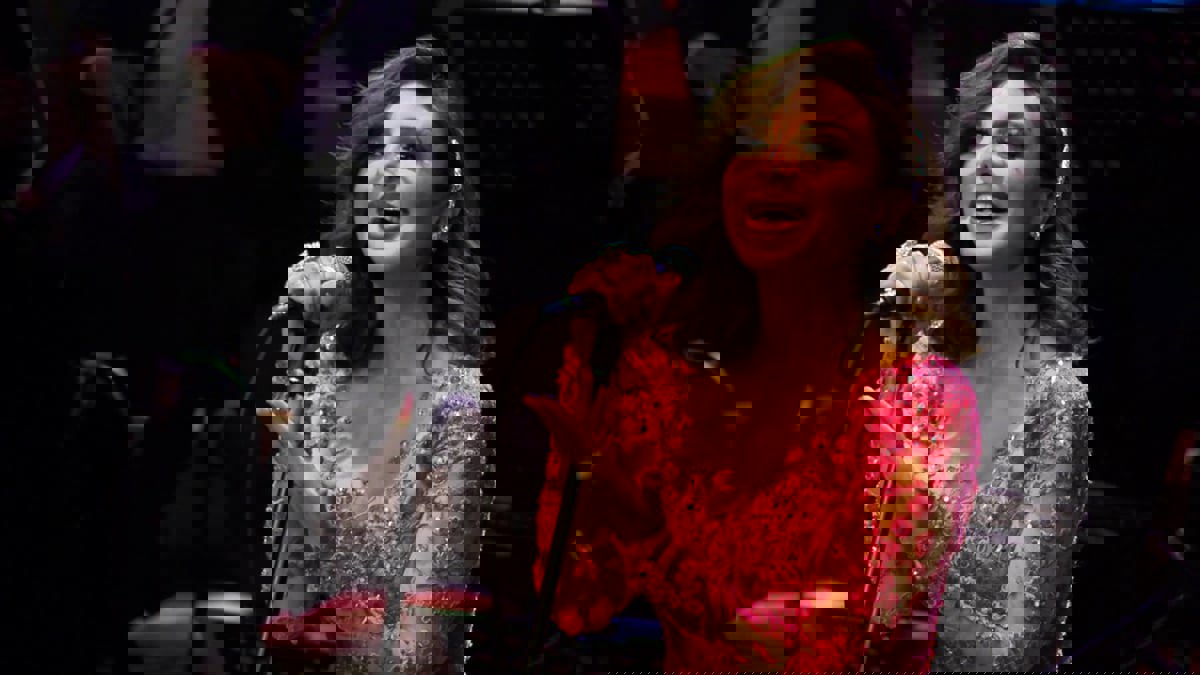 شغب الجمهور يجبر أنغام على الخروج من مسرح الأوبرا (فيديو)