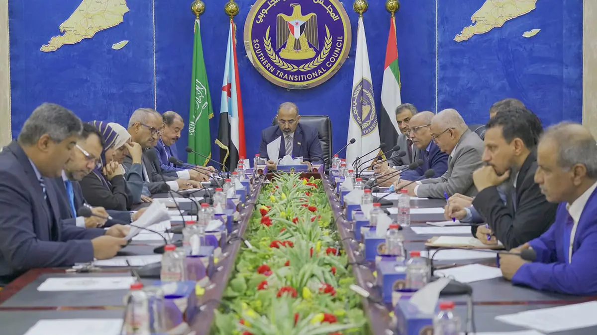 "الانتقالي" يحمل الحكومة اليمنية مسؤولية انهيار الأوضاع الخدمية والاقتصادية في عدن