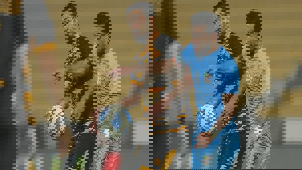 احتفال صاخب لجمعة سعيد يشعل الأجواء في مباراة القادسية والسالمية بالدوري الكويتي (فيديو)