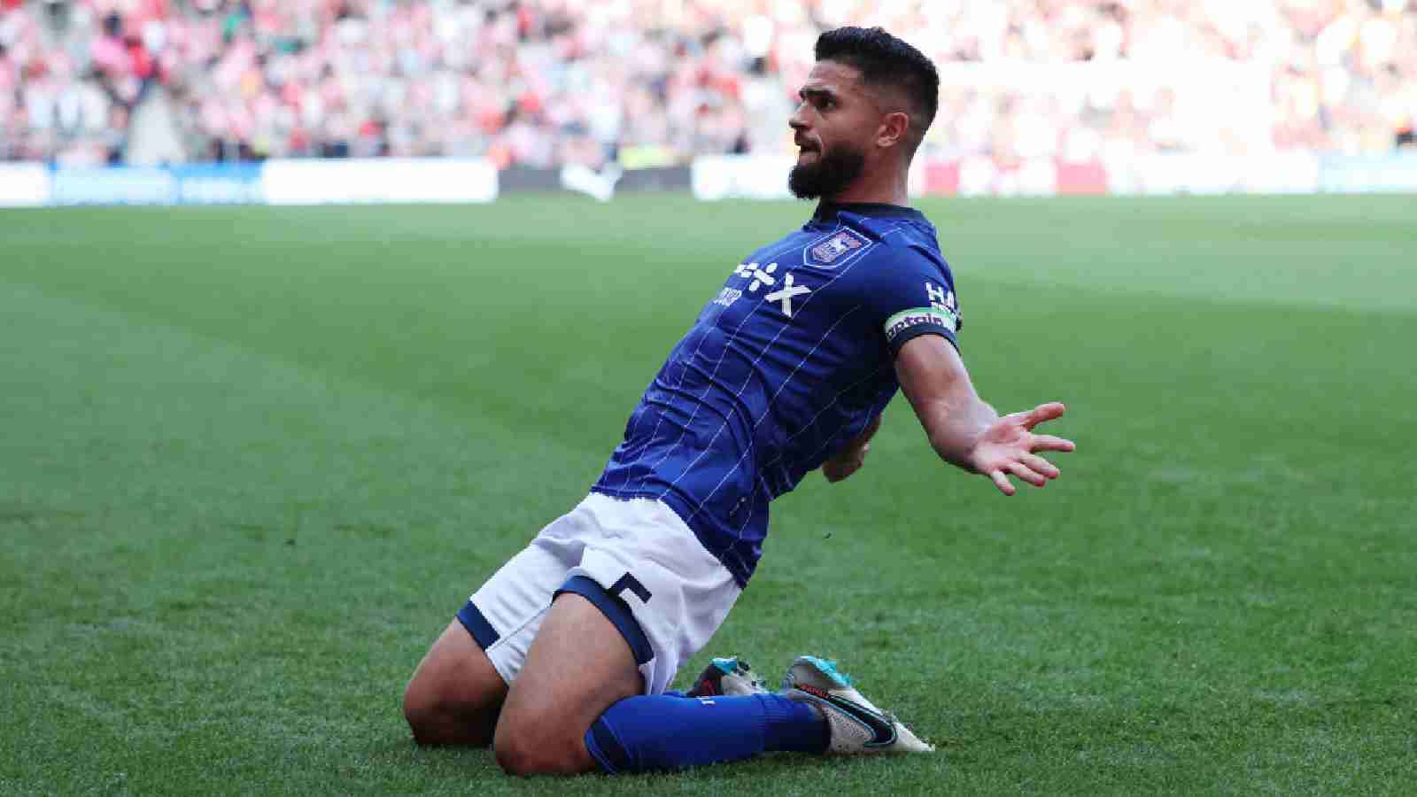 سام مرسي يحرز أول أهدافه في الدوري الإنجليزي وينقذ إيبسويتش تاون (فيديو)