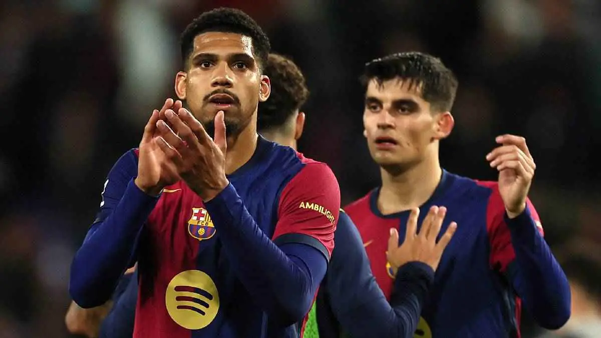 لماذا لم يطرد الحكم أراوخو رغم حصوله على إنذارين؟ (صور)