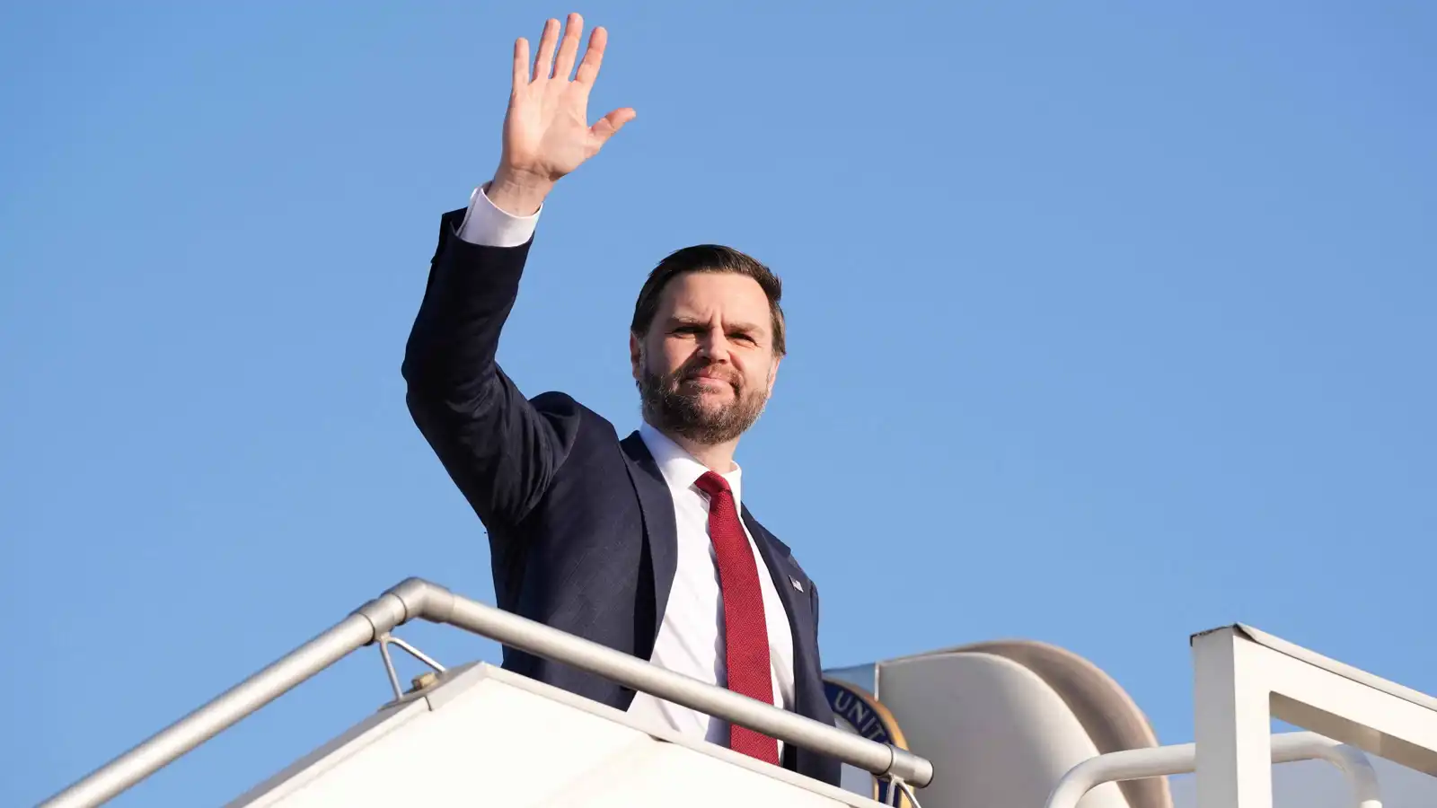 فانس يعود إلى واشنطن بعد فشل المفاوضات