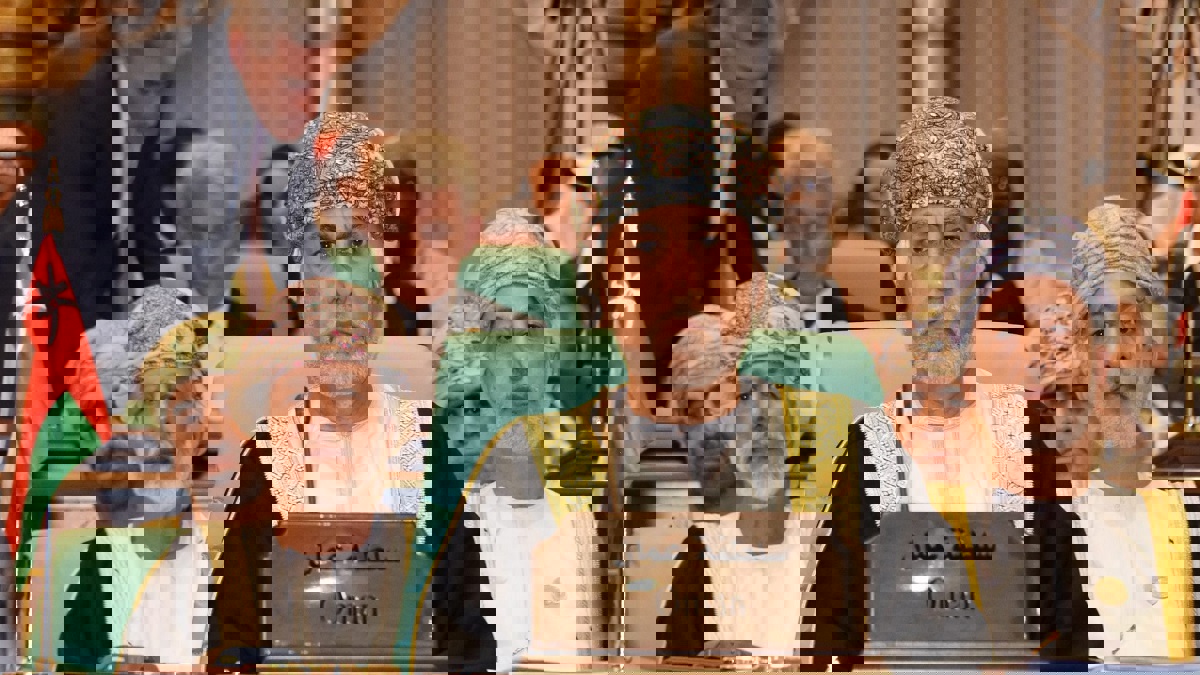 كان مرشحا لخلافة قابوس.. من هو شهاب بن طارق وزير الدفاع العماني الجديد؟