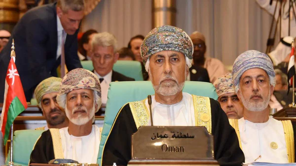 كان مرشحا لخلافة قابوس.. من هو شهاب بن طارق وزير الدفاع العماني الجديد؟