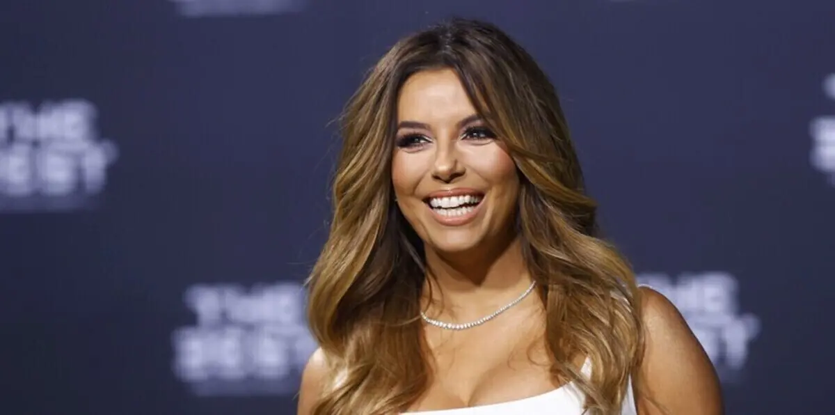 كيف أشعلت إيفا لانغوريا حفل الفيفا؟ (صور)