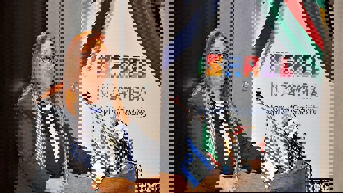 سفيرة إسرائيلية تتعرض للسرقة  علنا أمام حراسها في دولة إفريقية‎‎
