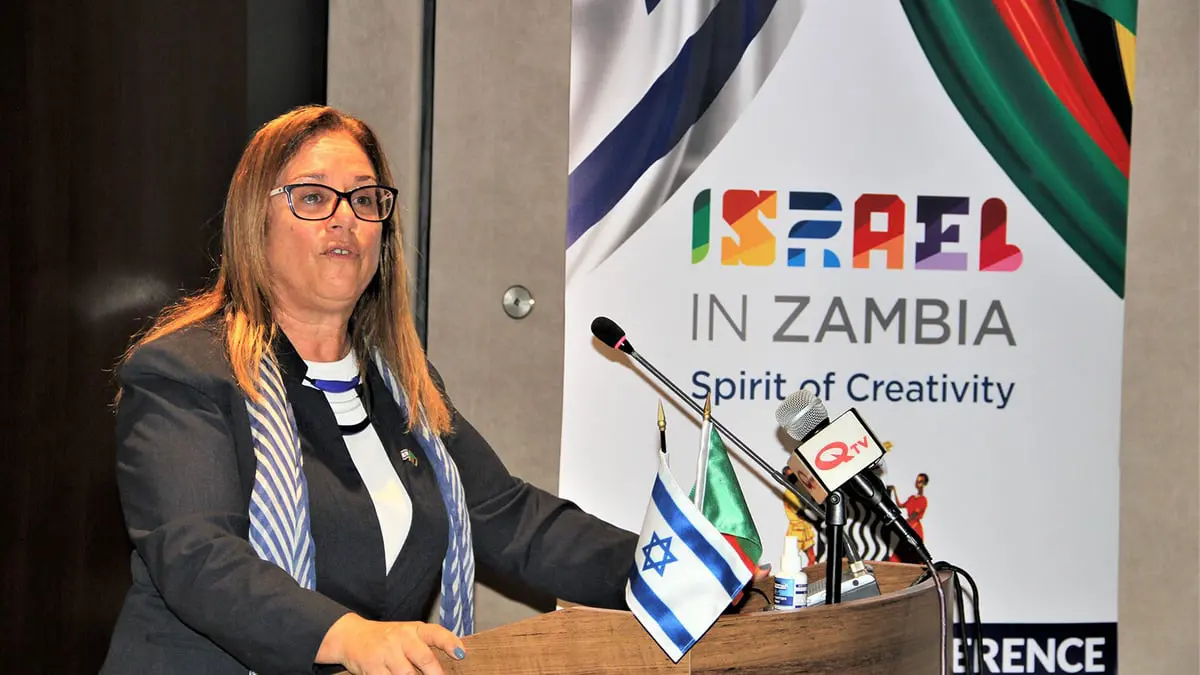 سفيرة إسرائيلية تتعرض للسرقة  علنا أمام حراسها في دولة إفريقية‎‎
