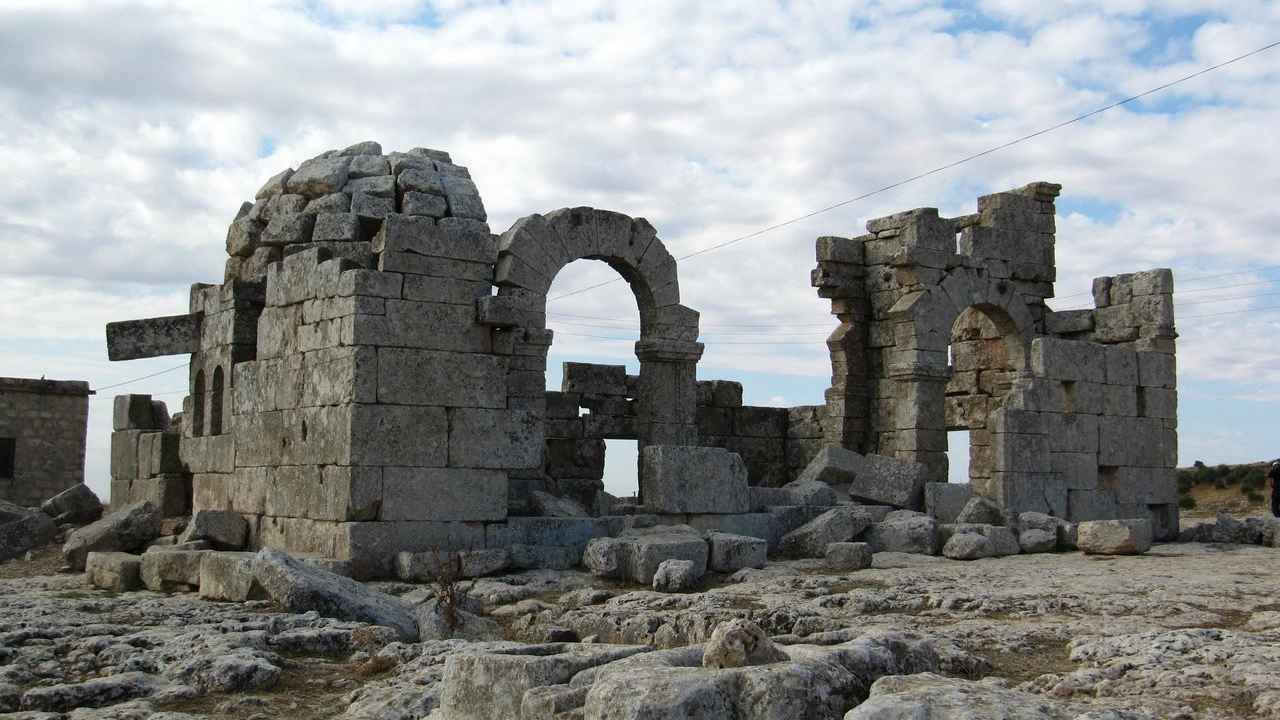 سوريا.. مقتل شابين بانفجار لغم أثناء تنقيبهما عن الآثار