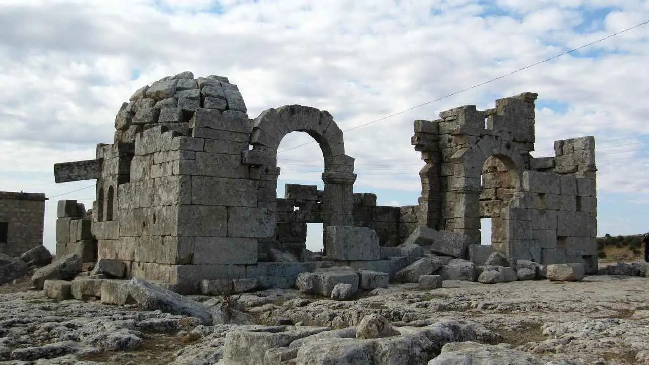 سوريا.. مقتل شابين بانفجار لغم أثناء تنقيبهما عن الآثار