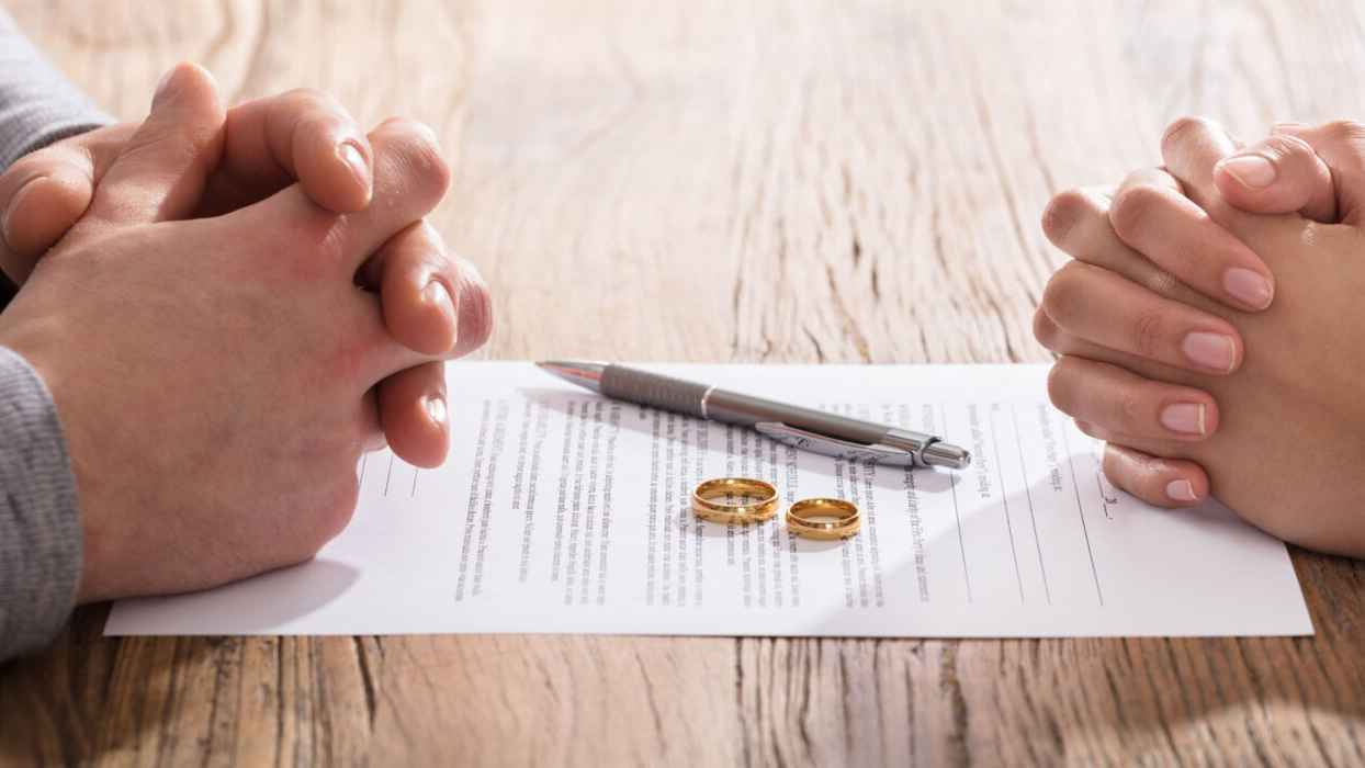 "الجنون لا يمنع الزواج" .. نقيب مأذوني مصر يثير جدلاً