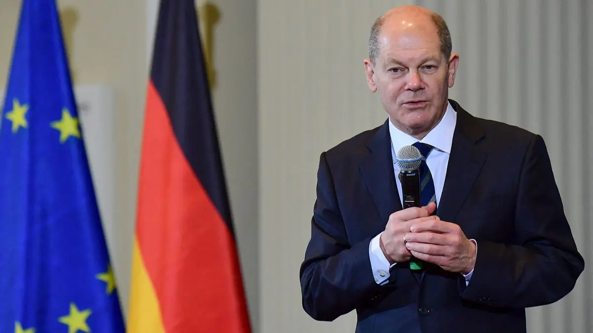 لماذا على المستشار الألماني أن يمارس لعبة التوازن؟