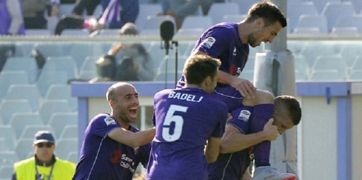 فيورنتينا يسحق فروسينوني ويخطف صدارة الدوري الإيطالي