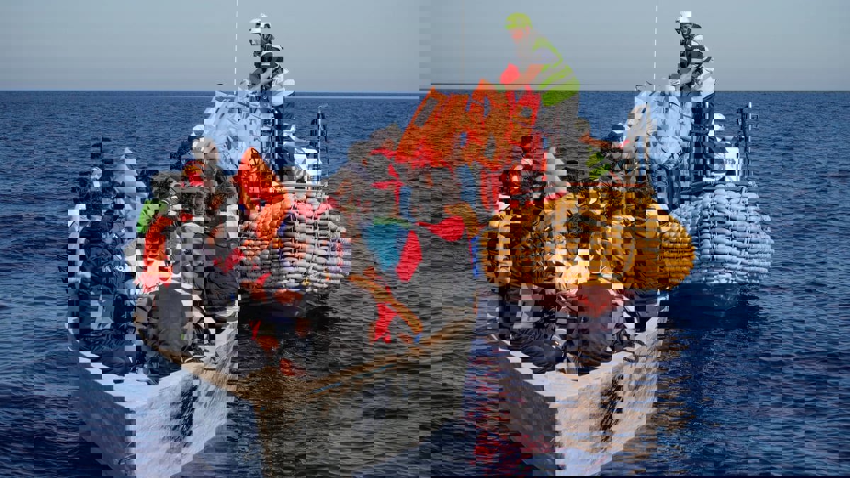 "أوشن فايكينغ" تُنقذ 75 مهاجرًا في المتوسط