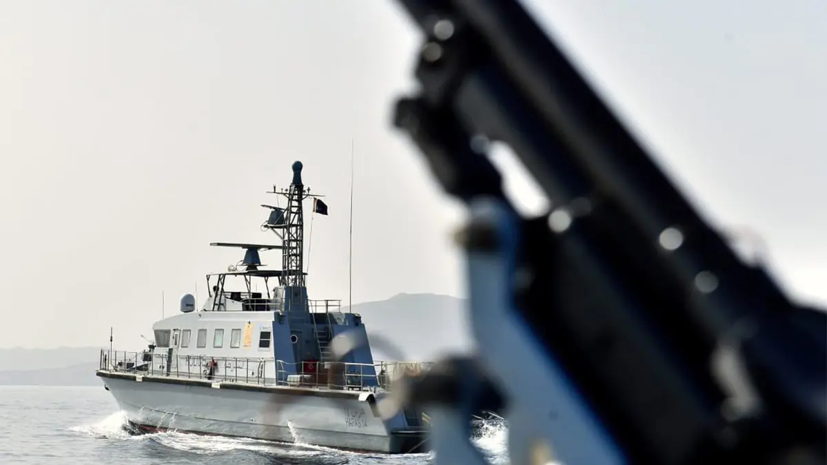 سلطنة عمان.. ضبط سفينة لتهريب "الديزل" و4 أشخاص سرقوا مخزنا بمنطقة مرمول