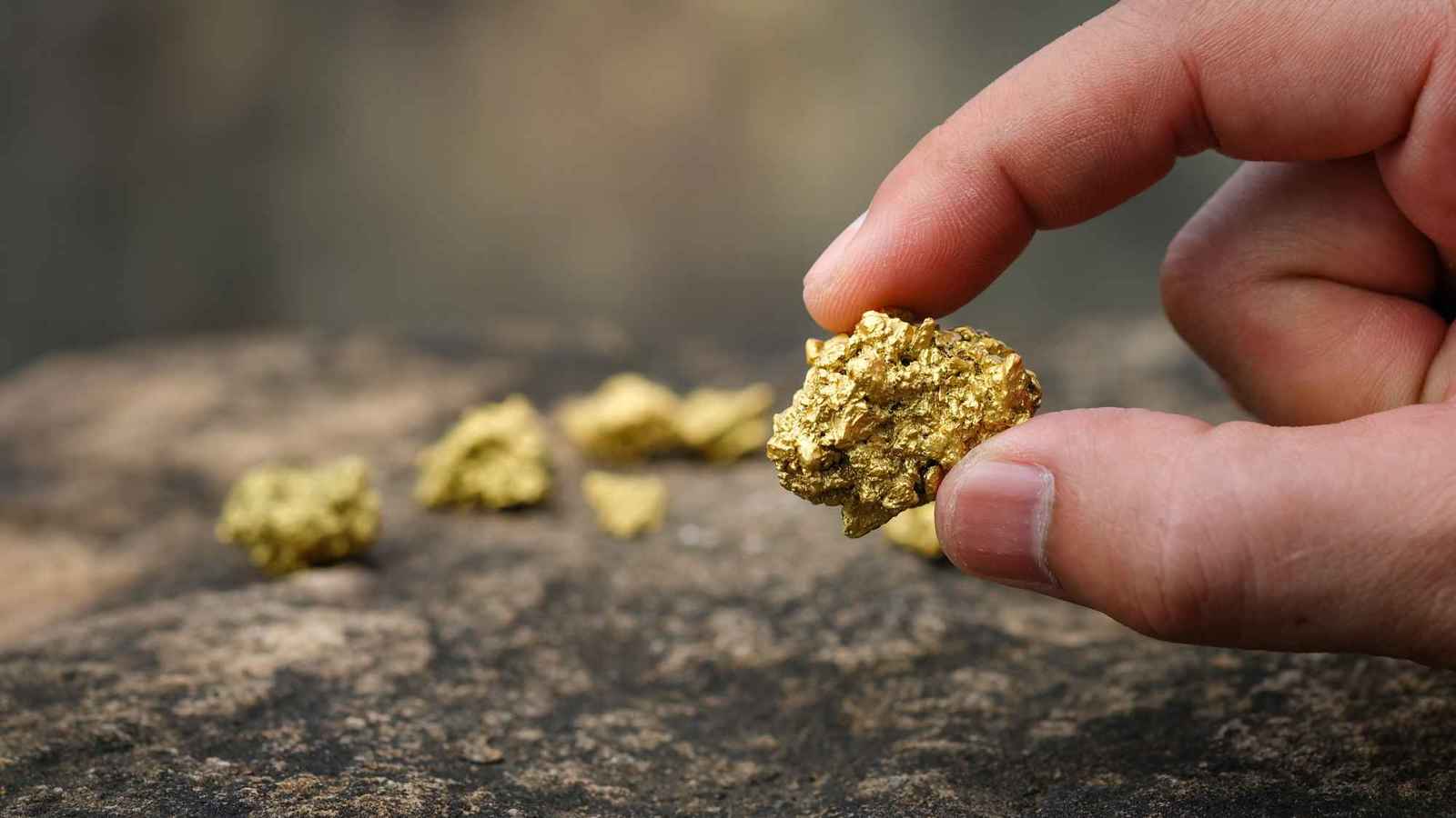 مصرع 6 يمنيين أثناء تنقيبهم عن الذهب في حجة (فيديو)