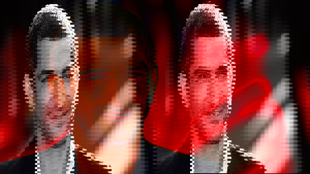 عمرو واكد يسخر من اتهامات سعيه لمنصب سياسي في مصر 