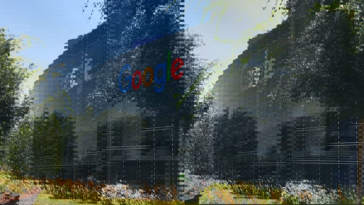 "غوغل" تتيح استخدام الأوامر الصوتية في تطبيق "الخرائط"