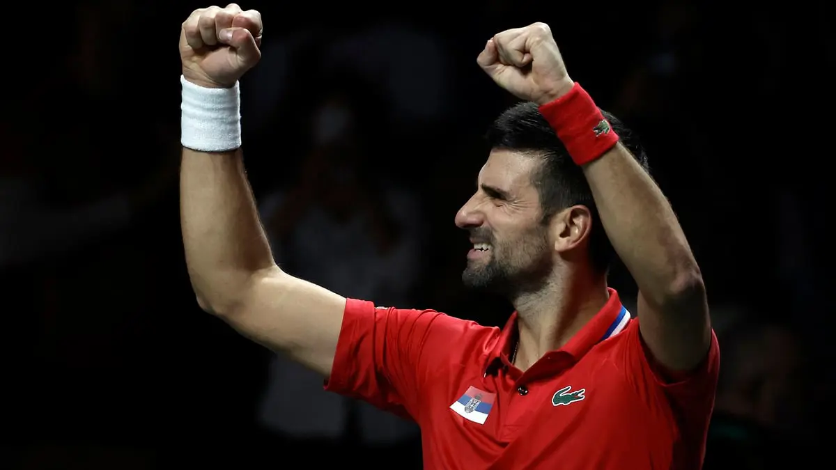 ديوكوفيتش يقود صربيا لنصف نهائي كأس ديفيز للتنس