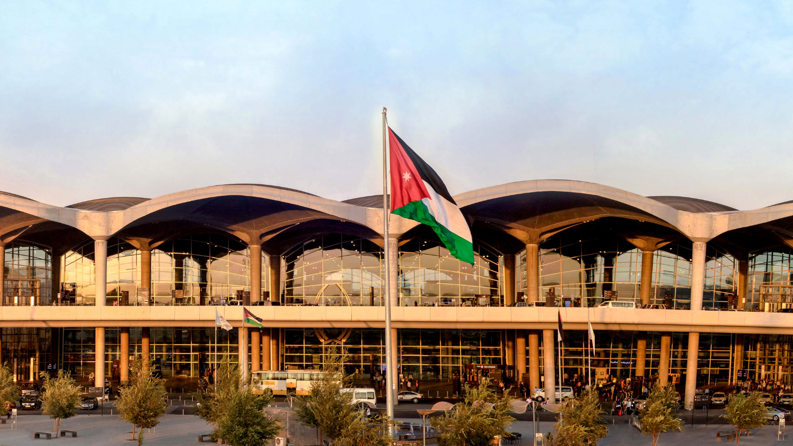 لماذا أعاد الأردن فتح مجاله الجوي أمام حركة الطائرات؟