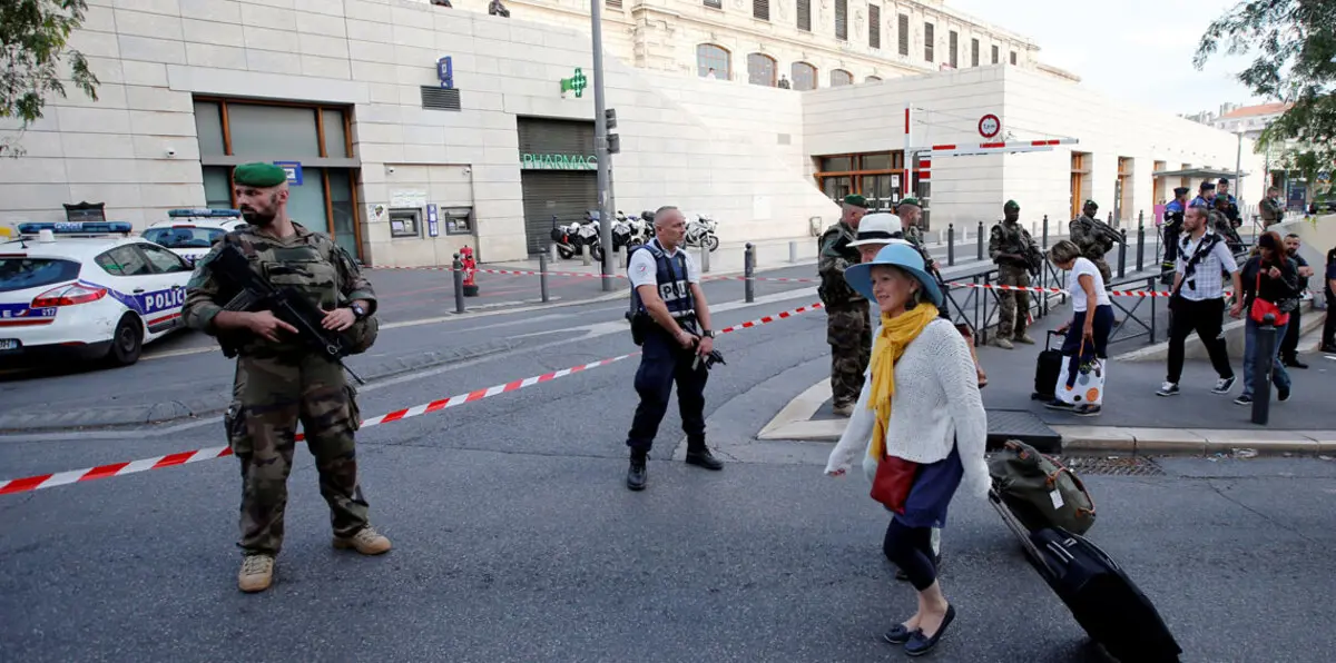 فرنسا تصوت غدا على قانون مثير للجدل يكافح "الإرهاب"