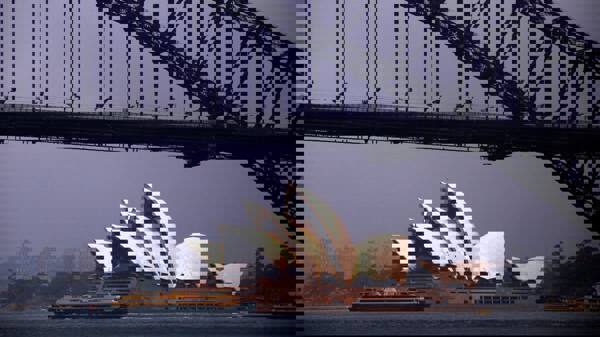 أستراليا تواجه موجة حر شديدة وعواصف رعدية مع عطلة العام الجديد
