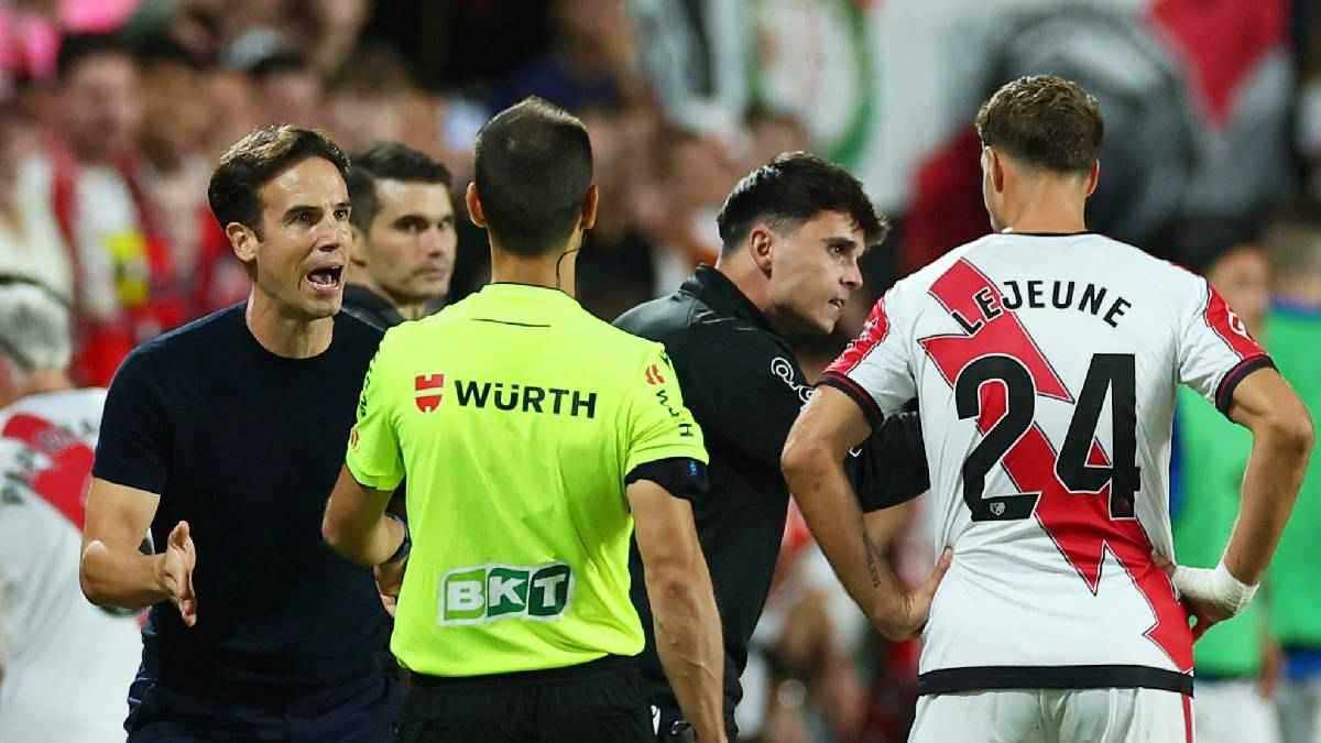 بعد تعطل الـVar.. فضيحة تحكيمية في مباراة برشلونة ورايو فاييكانو (فيديو)