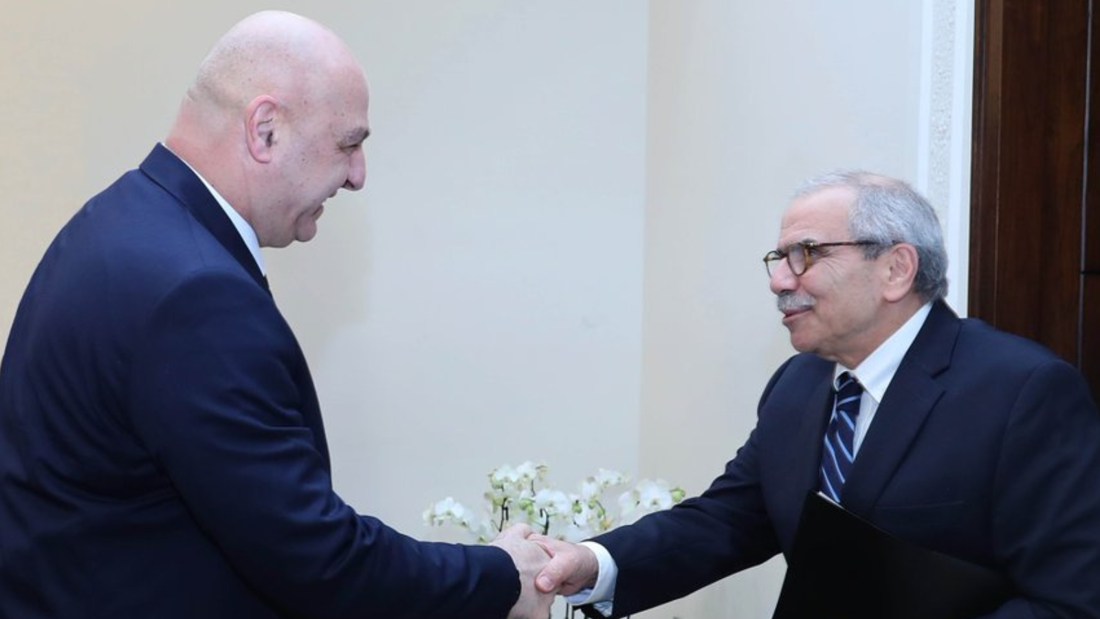 هل يفجر منصب حاكم مصرف لبنان شرارة الخلاف بين عون وسلام؟