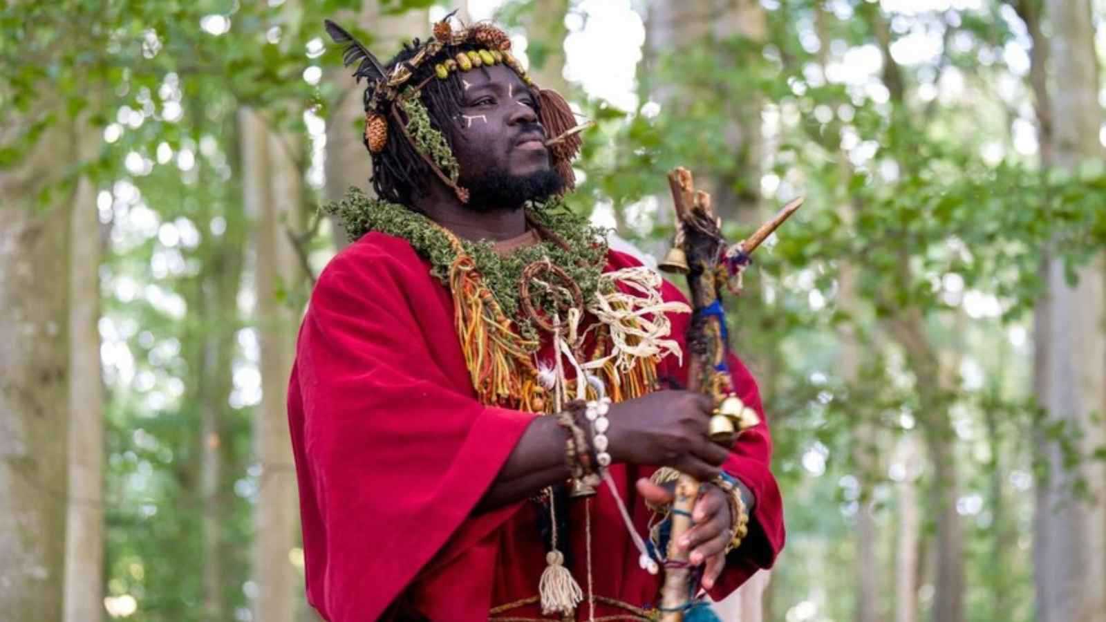 أسكتلندا تبعد زعيم "مملكة كوبالا" وزوجته (صور وفيديو)