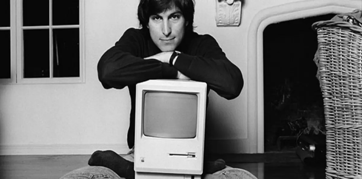 مقتنيات شخصية لمؤسس آبل ستيف جوبز تحقق مبالغ كبيرة على الإنترنت