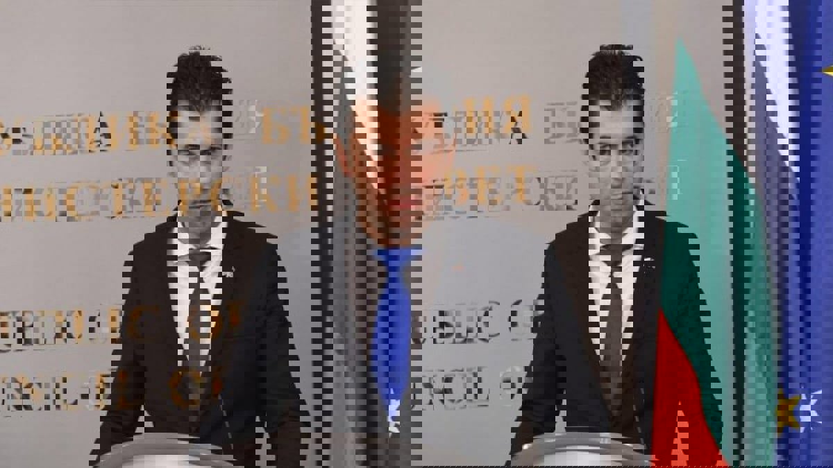 بعد 6 أشهر على تشكيلها.. حرب أوكرانيا تطيح بالحكومة البلغارية